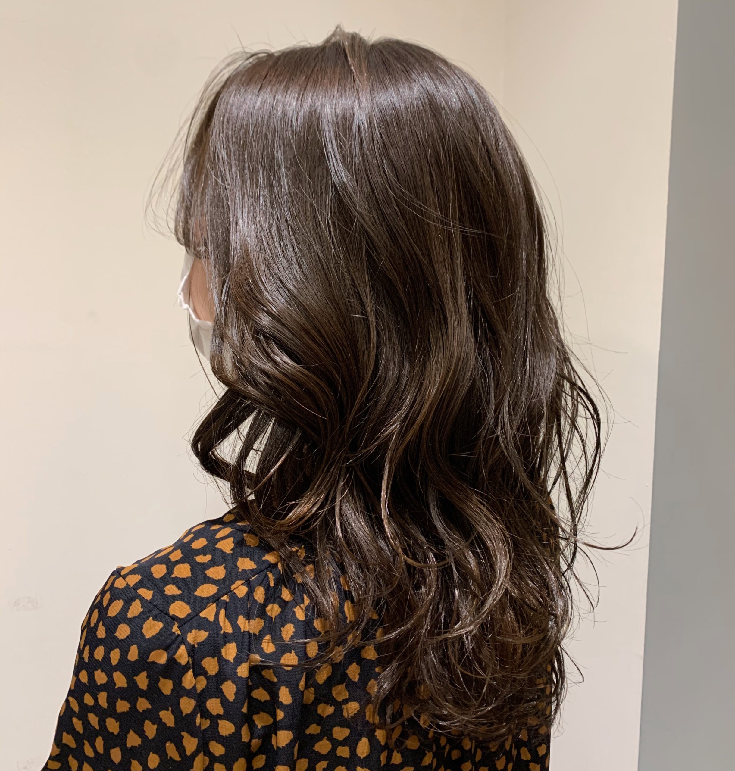 【大人可愛いシアーアッシュグレーミディアムレイヤー】