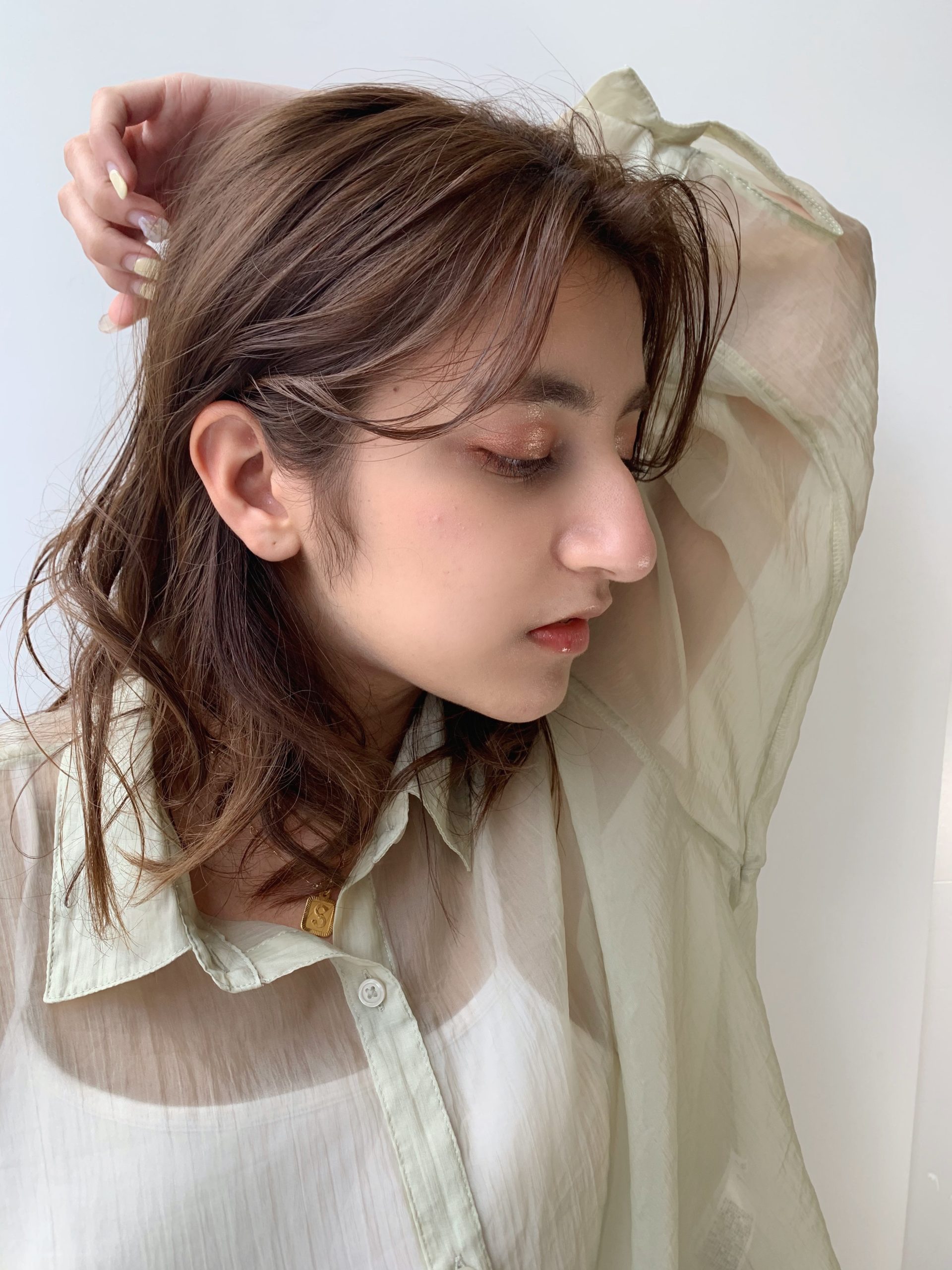 【20代/社会人おすすめ😍韓国風フェザーバングのミディアムレイヤースタイル】