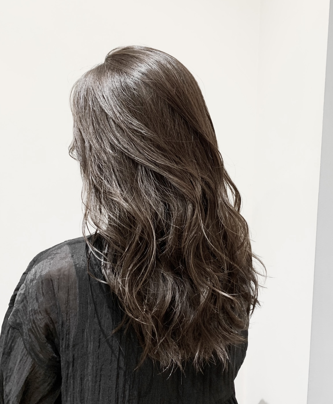 【巻き髪ロングスタイルつやつやダークアッシュブラウン】