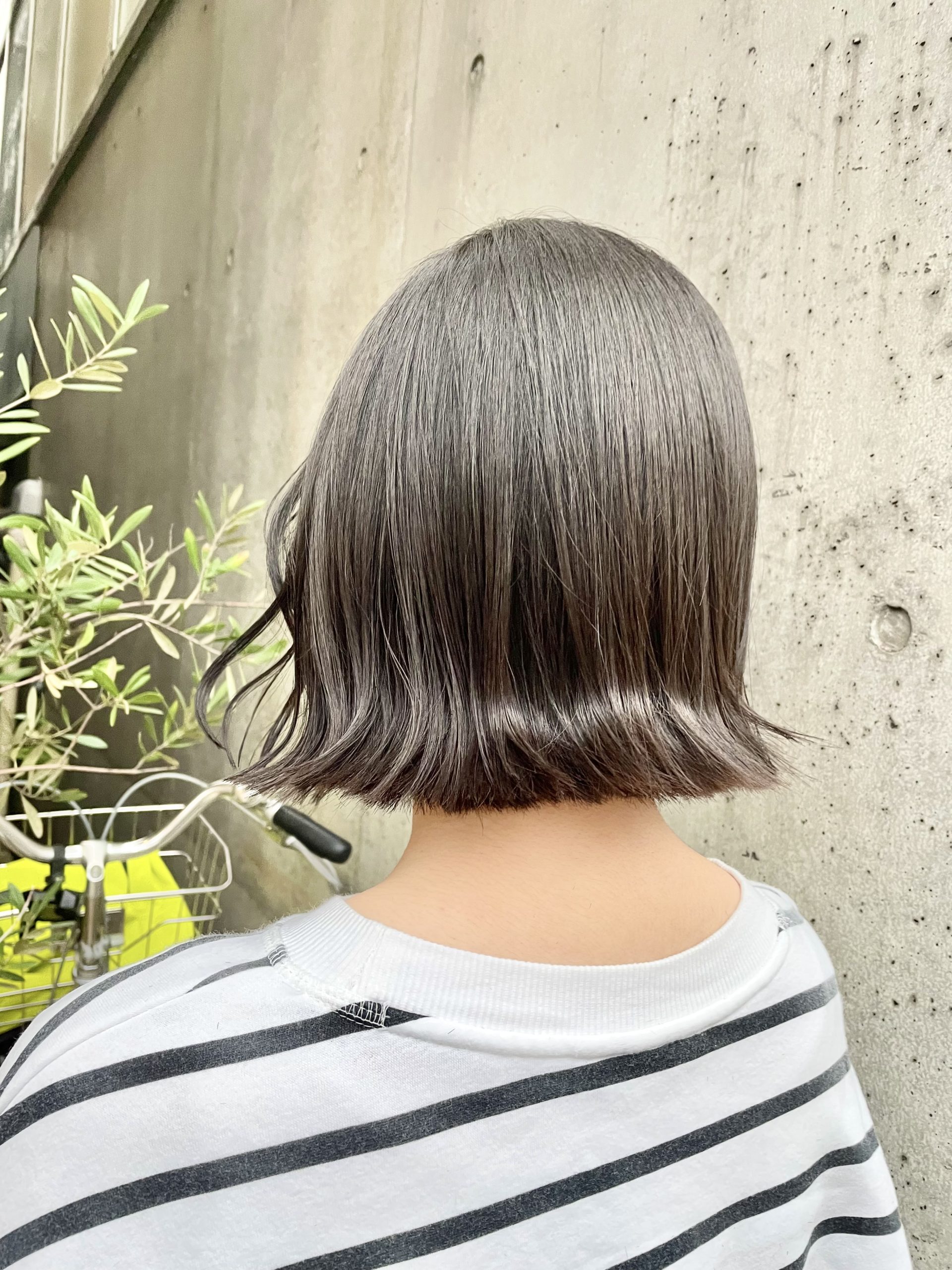 【学生も可愛くおしゃれに💕外ハネ切りっぱなしボブ】