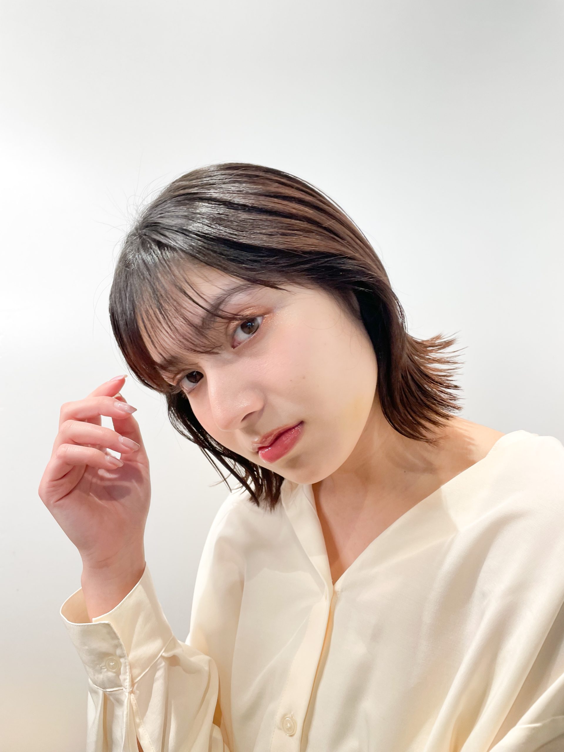 【外ハネ切りっぱなしボブ】