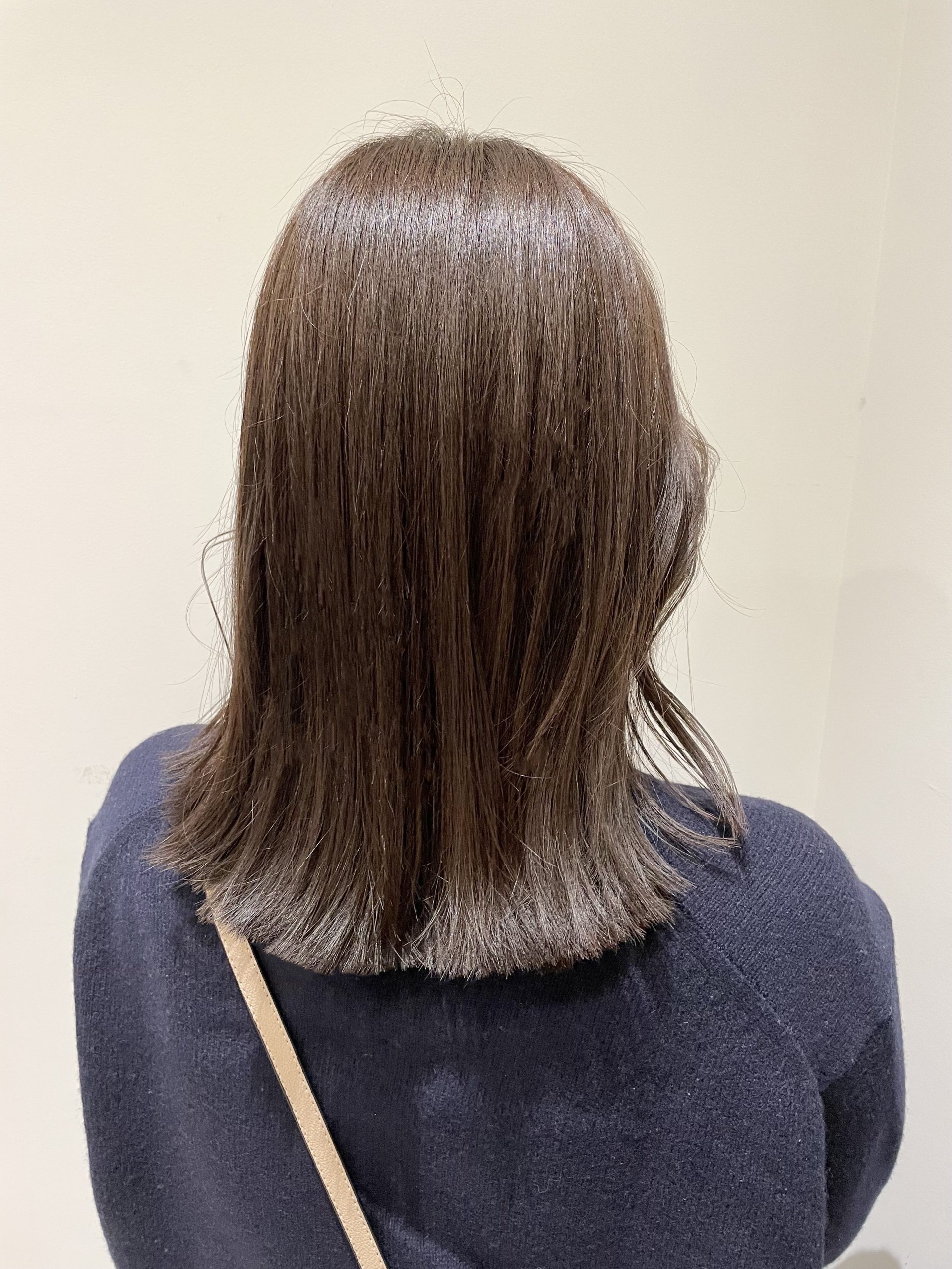 【くすませオリーブベージュな切りっぱなしボブ】